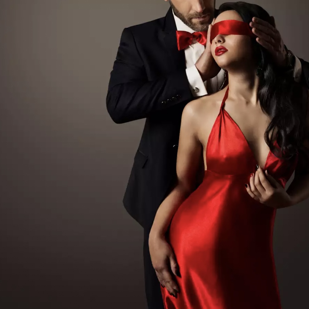 9 Reasons Couples Should Try Blindfolds