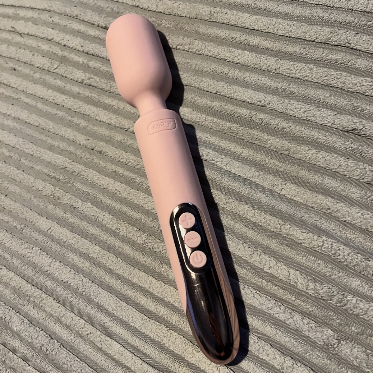 Kiiroo ProWand Vibrator Review - A Compact Wand Vibrator that Packs an Orgasmic Punch - Best Wand Vibrator